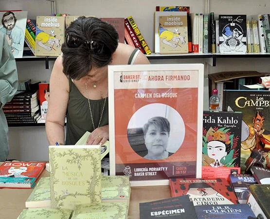 Firma del libro "La música de los bosques" - Feria del Libro de Granada